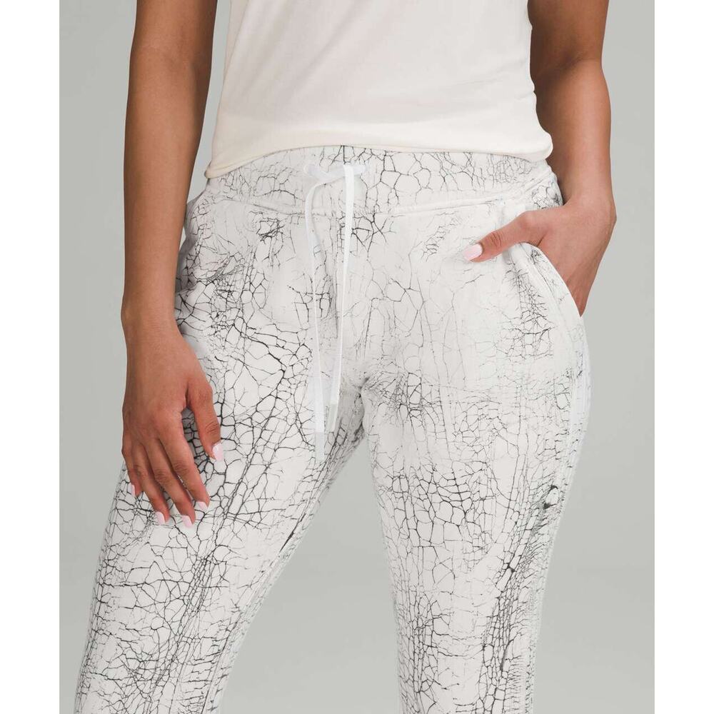 Lululemon Warm Down Jogger 7/8 Length Thread Dye White Black Pants Size 4 Lounge - Picture 5 of 12